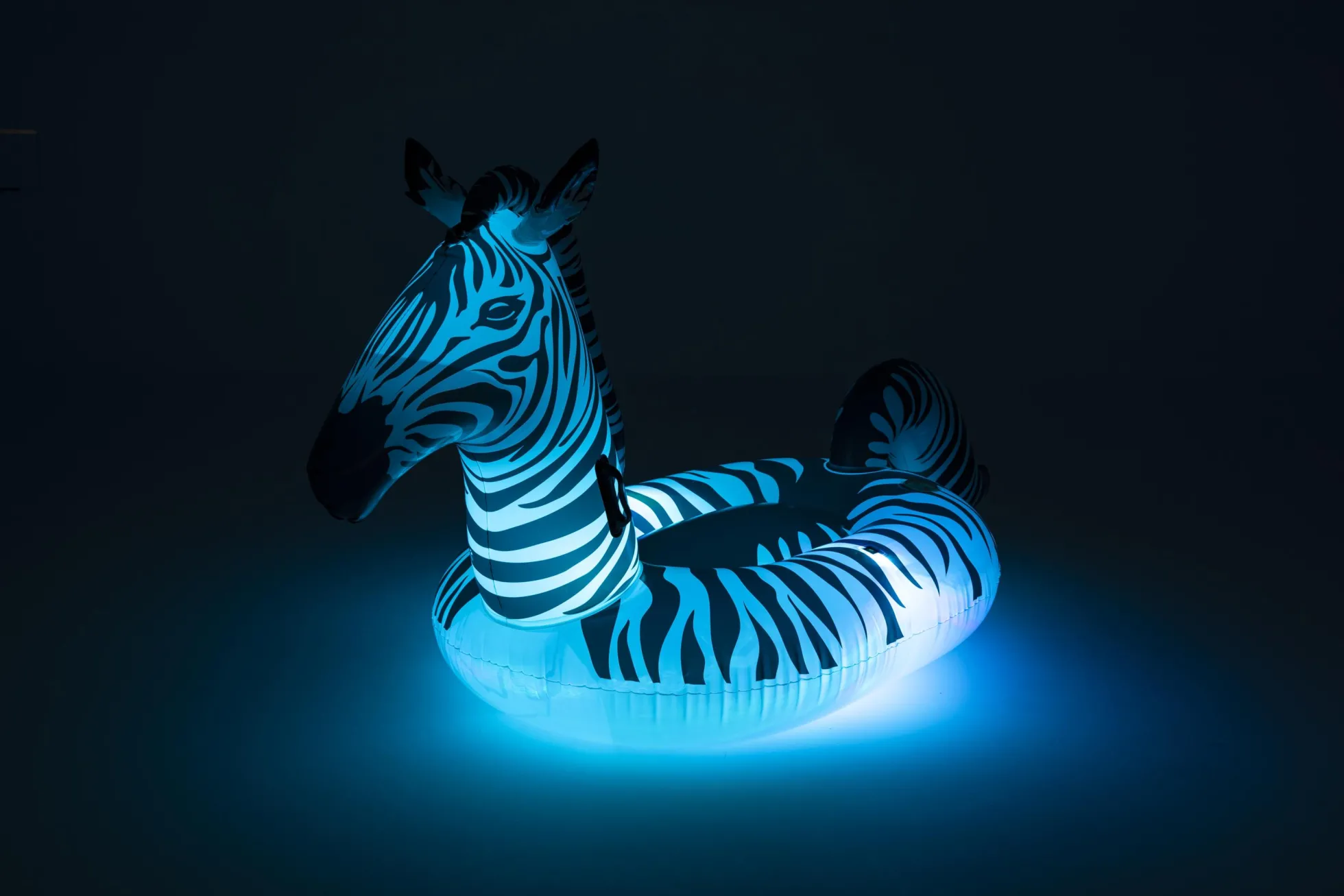 Bestway oppustelig zebra med LED lys 254x142cm