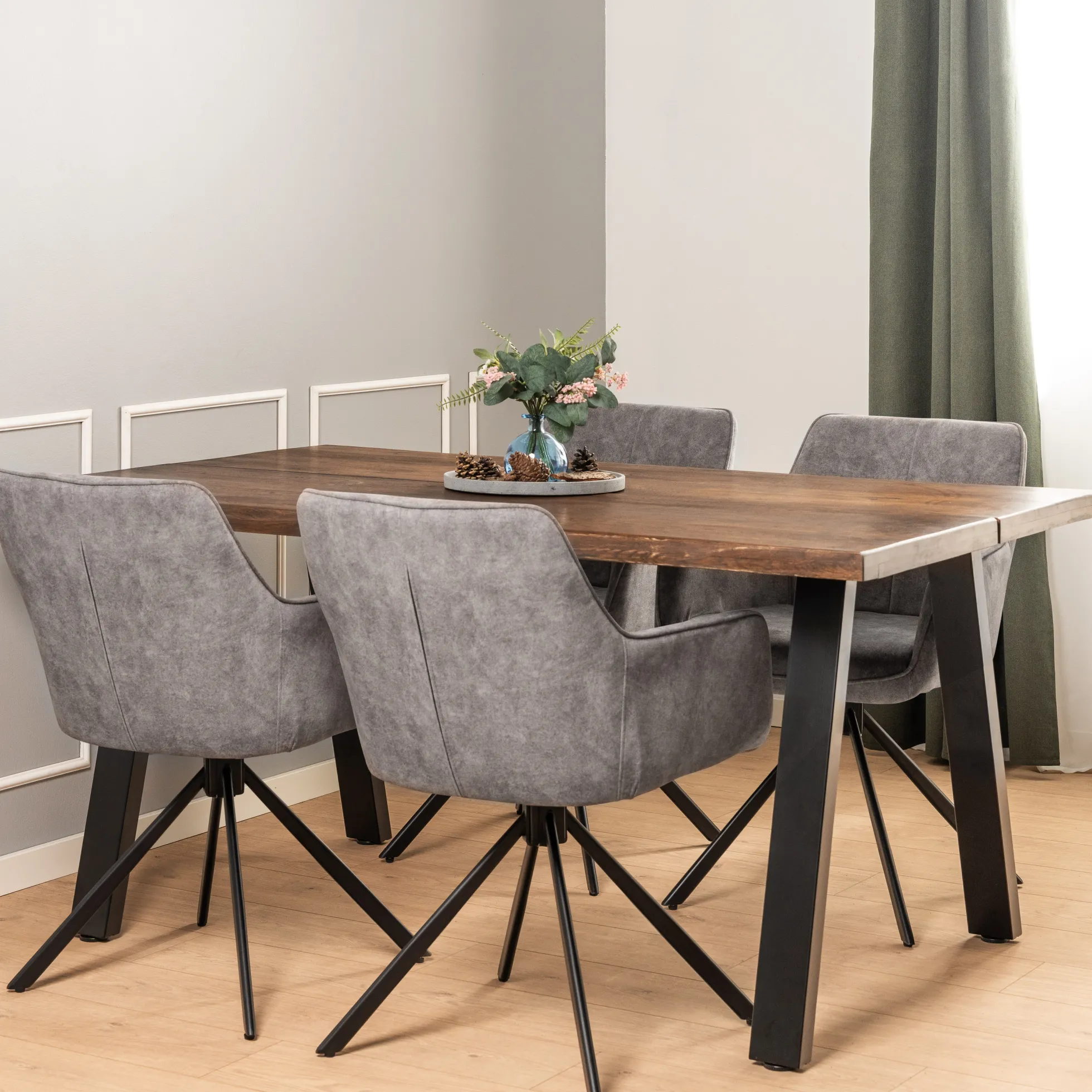 Firenze med skråben 160x95x74cm eg smoked/sort