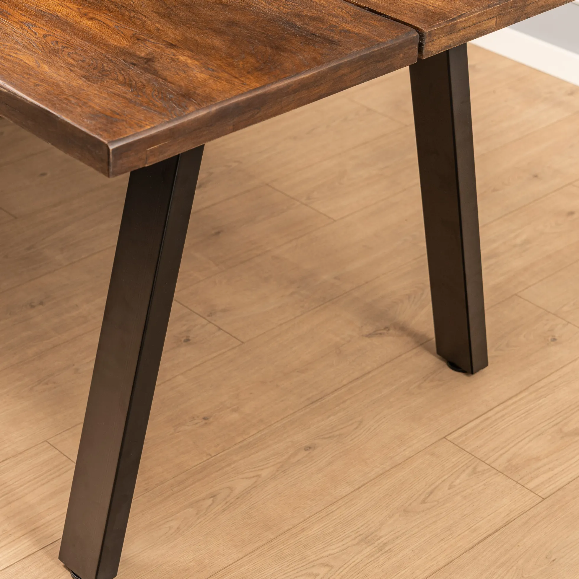 Firenze med skråben 160x95x74cm eg smoked/sort