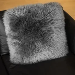 Lammeskindspude grå