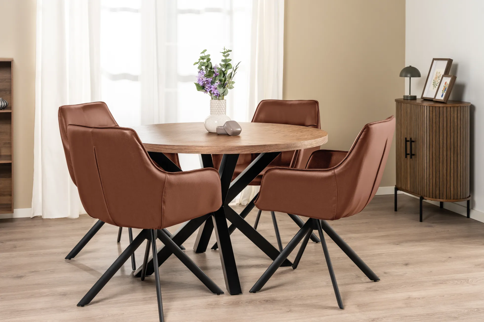 Louise med drejefunktion kunstlæder cognac