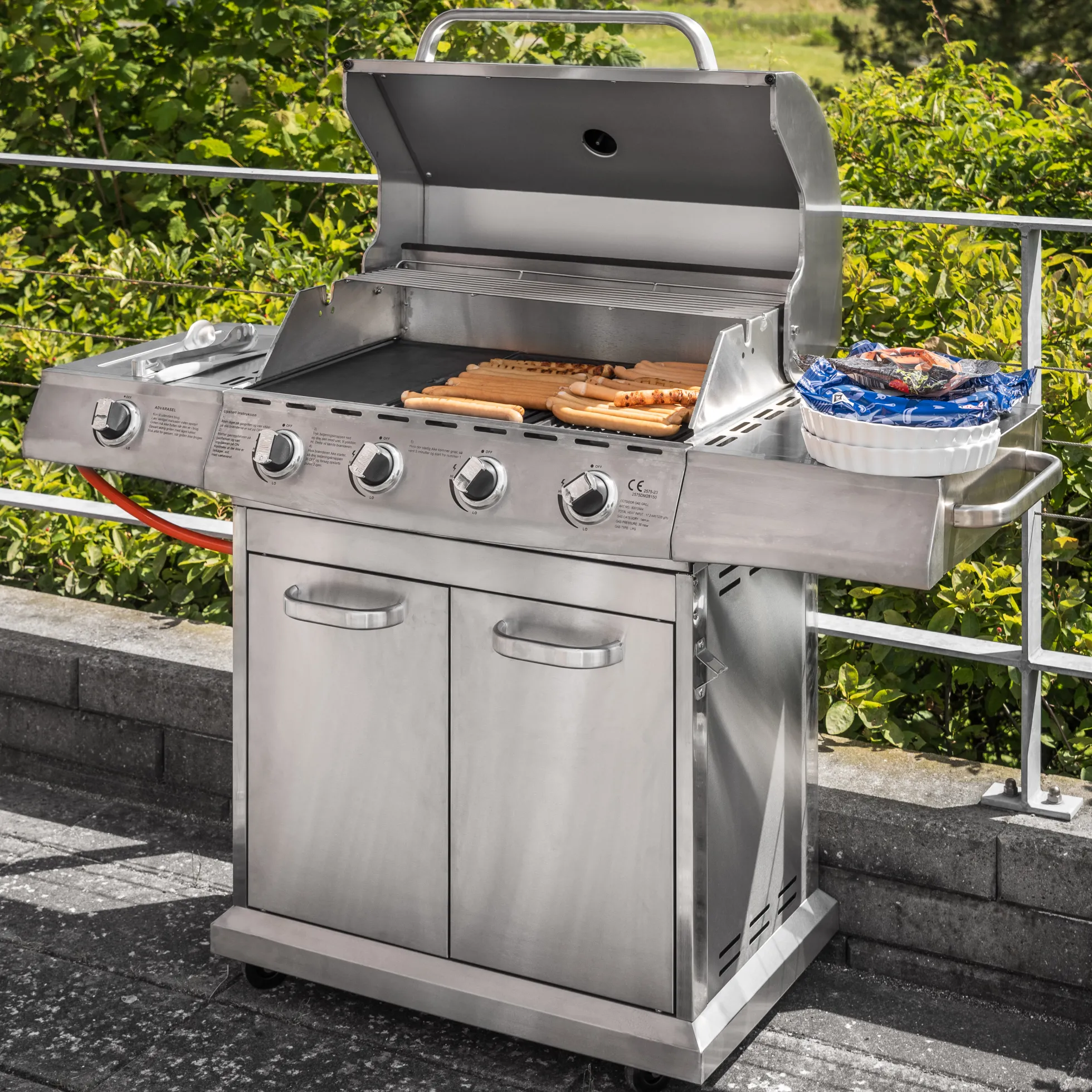 Premium gasgrill med 4 brændere og sideblus