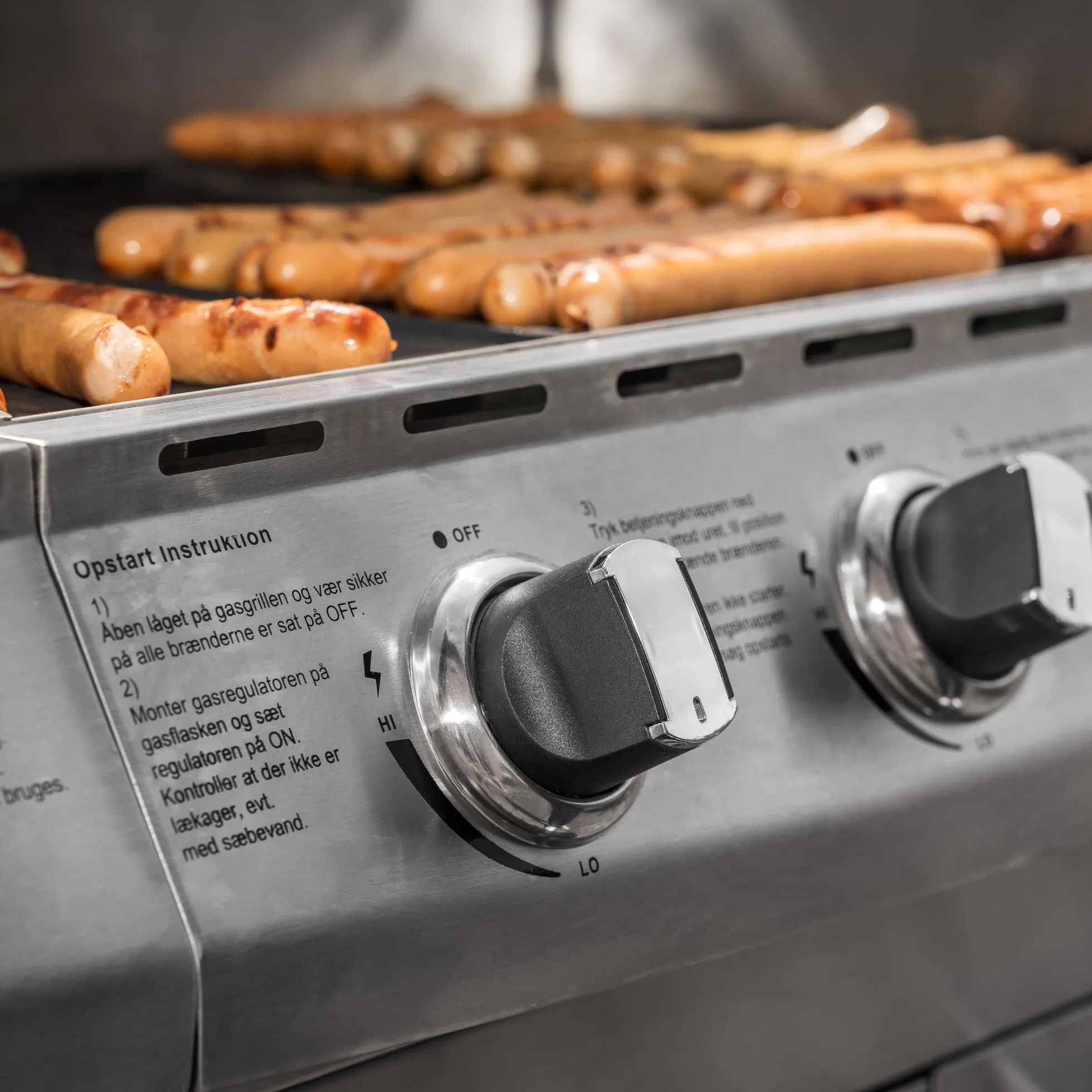 Premium gasgrill med 4 brændere og sideblus