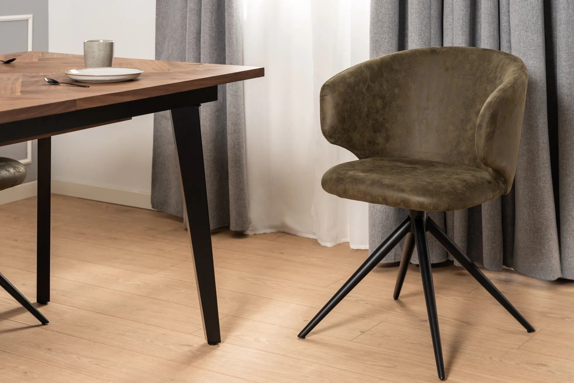 Victoria med drejefunktion suede mørkebrun